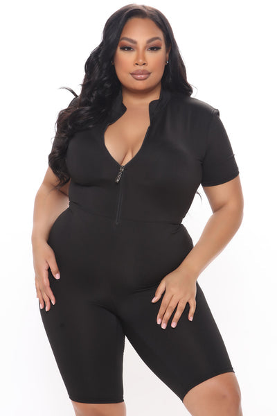 https://cdn.shopify.com/s/files/1/0293/9277/products/02-02-21Studio2_MS_TB_13-35-03_39_TJP7138_Black_PLUS_0666_WG.jpg?v=1695758919&with=400&height=600