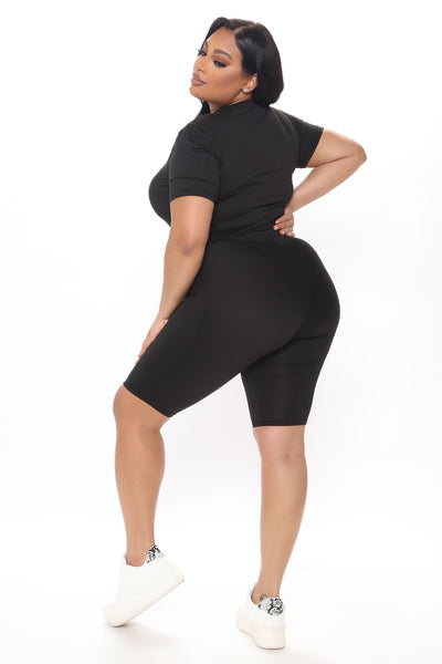 https://cdn.shopify.com/s/files/1/0293/9277/products/02-02-21Studio2_MS_TB_13-35-51_39_TJP7138_Black_PLUS_0678_WG.jpg?v=1695758919&with=400&height=600
