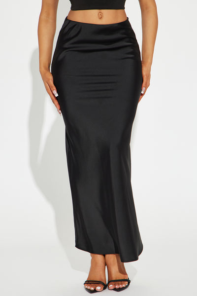 https://cdn.shopify.com/s/files/1/0293/9277/files/02-13-24_S3_37_HF24C602_Black_P_CB_SS_13-54-50_0241_PXF.jpg?v=1707955324&with=400&height=600