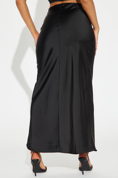 https://cdn.shopify.com/s/files/1/0293/9277/files/02-13-24_S3_37_HF24C602_Black_P_CB_SS_13-55-07_0244_PXF.jpg?v=1707955324&with=400&height=600