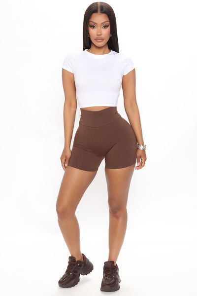 https://cdn.shopify.com/s/files/1/0293/9277/products/03-08-22Studio4_DM_RS_12-31-31_48_FN73317_Chocolate_3120_KL.jpg?v=1687815333&with=400&height=600