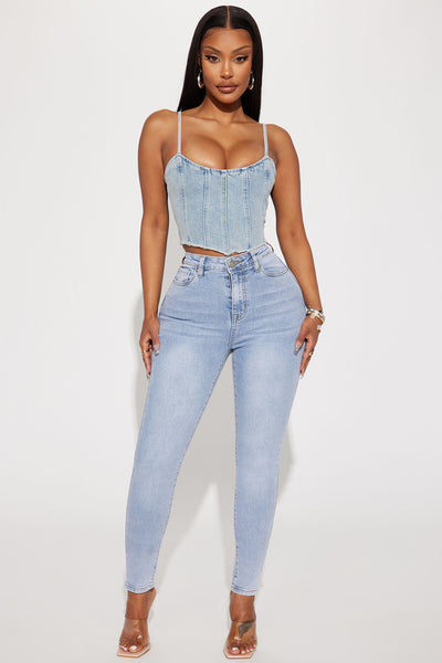 https://cdn.shopify.com/s/files/1/0293/9277/products/03-28-23Studio2_CE_RL_14-29-40_38_YJDM15HRSOPTION3_LightWash_9673_MP.jpg?v=1751995033&with=400&height=600