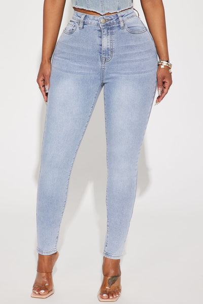 https://cdn.shopify.com/s/files/1/0293/9277/products/03-28-23Studio2_CE_RL_14-29-40_38_YJDM15HRSOPTION3_LightWash_9676_MP.jpg?v=1751995033&with=400&height=600