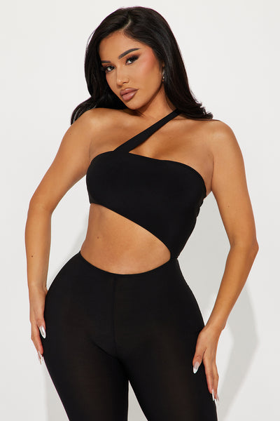 https://cdn.shopify.com/s/files/1/0293/9277/files/03-29-24_S3_37_P8467_Black_P_RA_SS_13-37-17_15140_MH_PXF.jpg?v=1712078369&with=400&height=600
