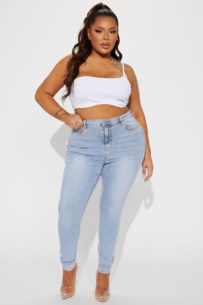 https://cdn.shopify.com/s/files/1/0293/9277/products/04-01-23Studio4CXB_AC_12-01-20_44_YJDM15HRSOPTION3_LightWash_P_9689_PLUS_DQ_DQ.jpg?v=1680728493&with=400&height=600
