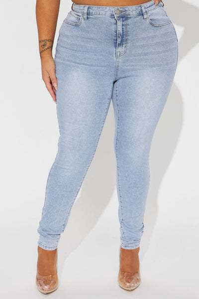 https://cdn.shopify.com/s/files/1/0293/9277/products/04-01-23Studio4CXB_AC_12-01-26_44_YJDM15HRSOPTION3_LightWash_P_9692_PLUS_DQ_DQ.jpg?v=1680728493&with=400&height=600