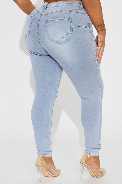https://cdn.shopify.com/s/files/1/0293/9277/products/04-01-23Studio4CXB_AC_12-01-44_44_YJDM15HRSOPTION3_LightWash_P_9696_PLUS_DQ_DQ.jpg?v=1680728493&with=400&height=600