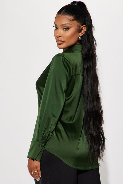 https://cdn.shopify.com/s/files/1/0293/9277/files/06-07-23Studio2_KJ_RL_12-57-58_18_74775_Green_33765_DG.jpg?v=1686672626&with=400&height=600