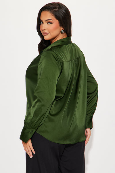 https://cdn.shopify.com/s/files/1/0293/9277/files/06-07-24_S5_15_74775_Green_AZ_SS_IM_11-27-39_PLUS_18814_PXF.jpg?v=1718216415&with=400&height=600