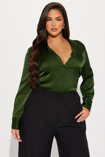 https://cdn.shopify.com/s/files/1/0293/9277/files/06-07-24_S5_15_74775_Green_AZ_SS_IM_11-29-01_PLUS_18822_PXF.jpg?v=1718216415&with=400&height=600