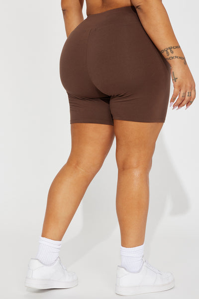 https://cdn.shopify.com/s/files/1/0293/9277/files/06-20-23Studio4_RA_DB_09-51-47_1_FN73317_Chocolate_2220_PLUS_PXF.jpg?v=1687815332&with=400&height=600